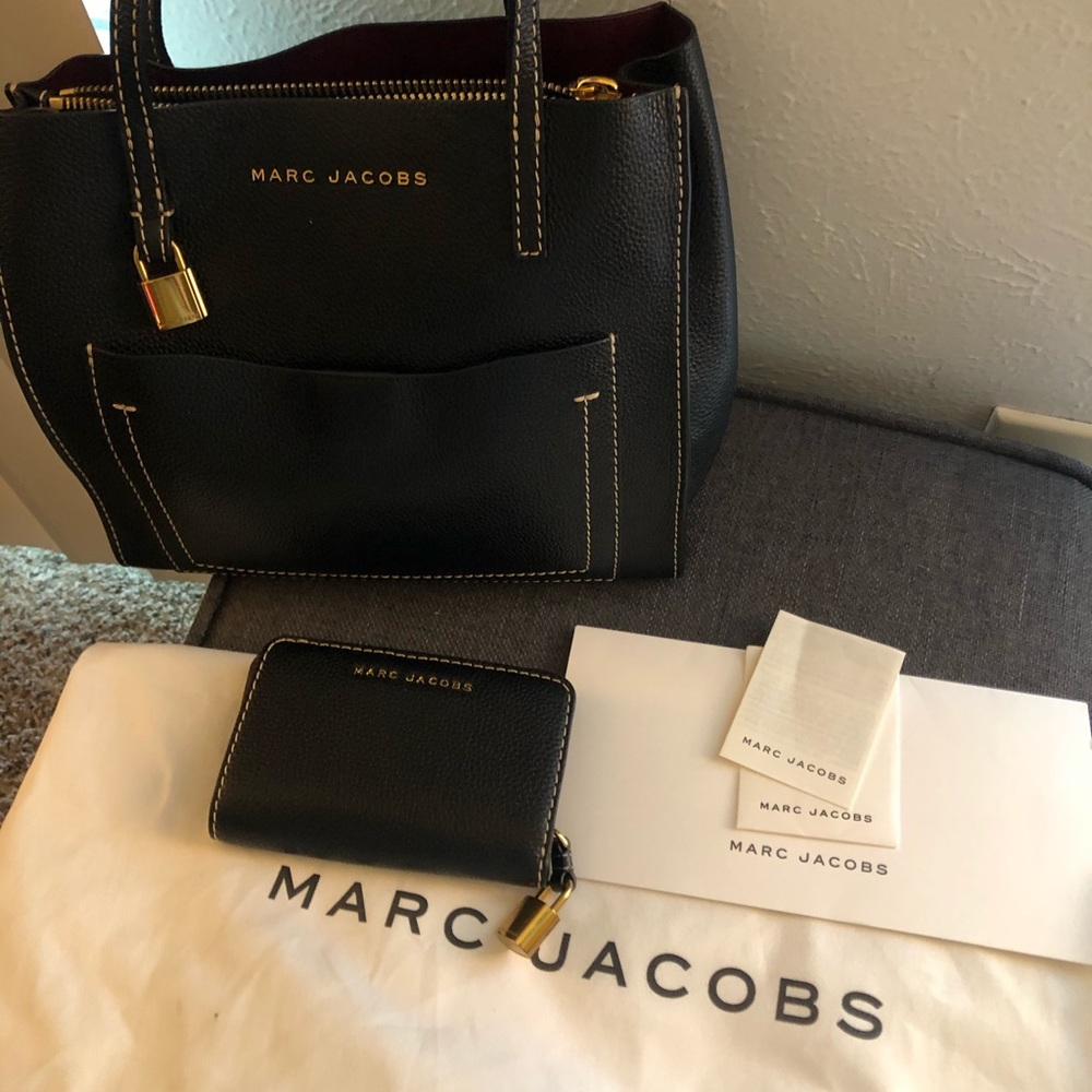 Marc Jacobs Purse with wallet LIKE NEW CONDITION
